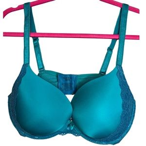 Torrid Size 40DD Push Up Plunge lace detail bra